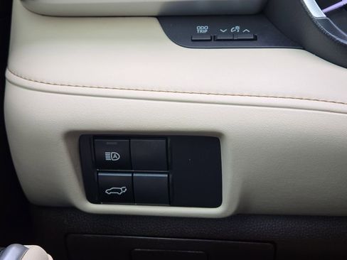 Used 2022 Toyota Highlander XLE image 23