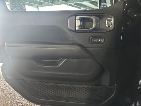 Used 2021 Jeep Wrangler Unlimited Sahara image 21