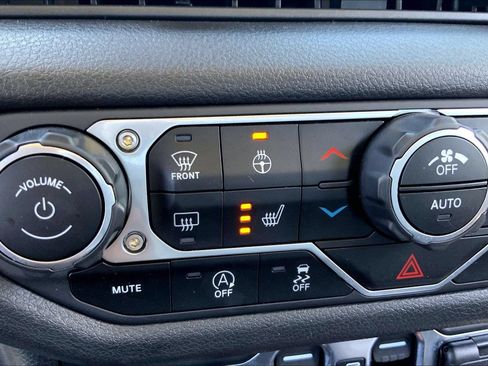 Used 2024 Jeep Wrangler Unlimited Sport AWD/4WD image 33
