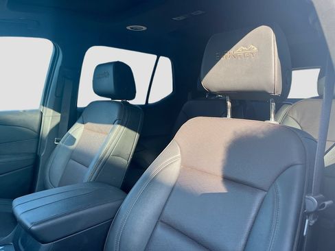 Used 2023 Chevrolet Traverse High Country FWD image 22