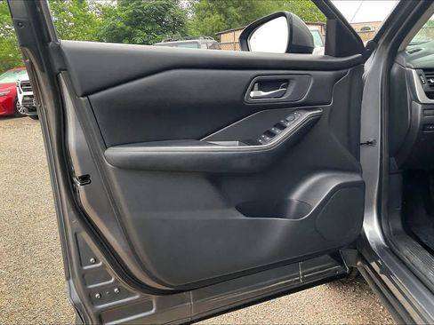Used 2025 Nissan Rogue SV FWD image 21