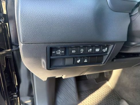 Used 2025 Toyota Tundra Limited AWD/4WD image 11