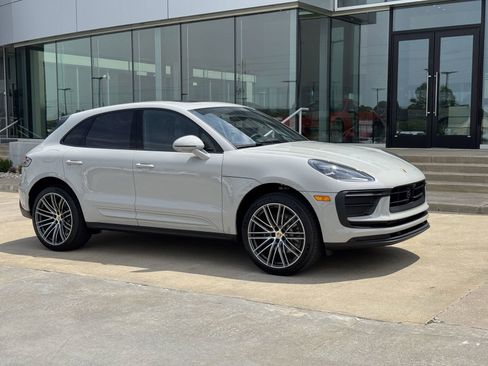 New 2025 Porsche Macan image 9