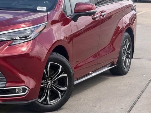 Certified 2025 Toyota Sienna Platinum AWD/4WD image 3