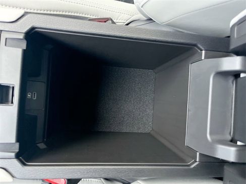 New 2025 Mitsubishi Outlander SE image 23