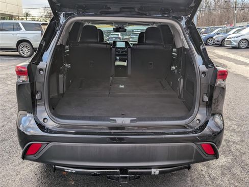 Used 2022 Toyota Highlander XLE image 14