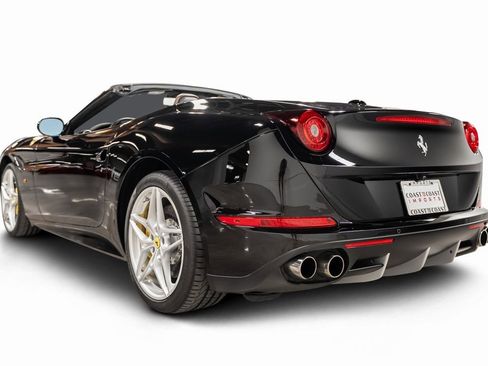 Used 2015 Ferrari California T image 3