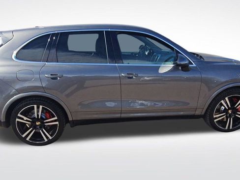 Used 2014 Porsche Cayenne Turbo image 8