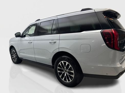Used 2025 Ford Expedition Platinum AWD/4WD image 14