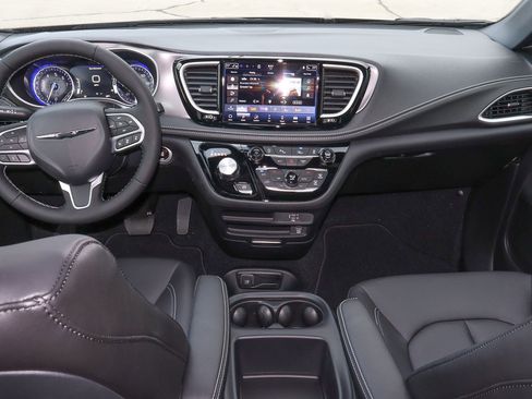 New 2026 Chrysler Pacifica Select image 22
