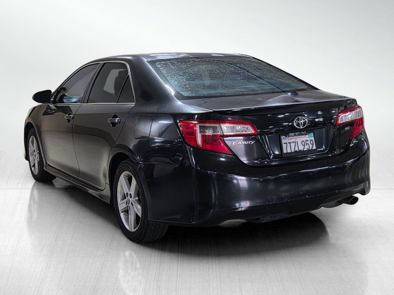 Used 2014 Toyota Camry SE w/ Fleet Convenience Package FWD image 5