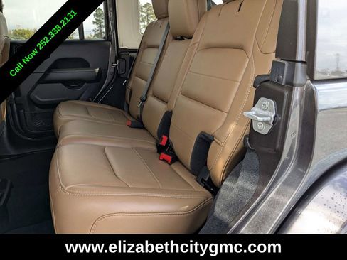 Used 2020 Jeep Wrangler Unlimited Sahara image 16