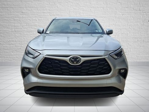 Certified 2025 Toyota Highlander LE AWD/4WD image 2