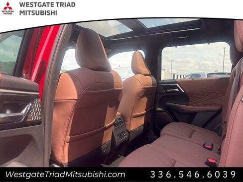 New 2025 Mitsubishi Outlander SEL image 14
