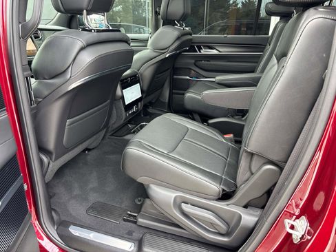 New 2026 Jeep Grand Wagoneer Summit w/ Premium Group III image 7