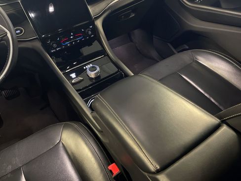 Used 2023 Jeep Grand Cherokee Limited image 10