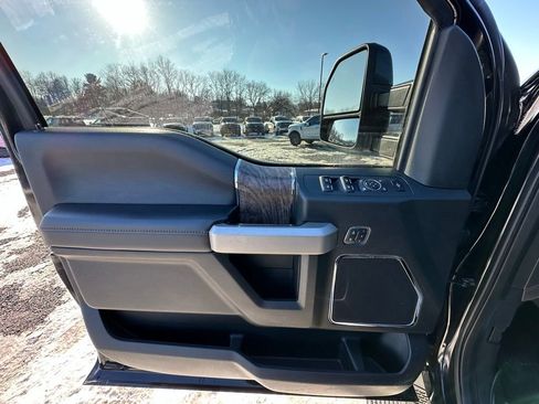 Used 2019 Ford F250 Lariat w/ Lariat Ultimate Package image 6