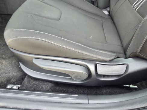 Used 2025 Hyundai Elantra Sport FWD image 16