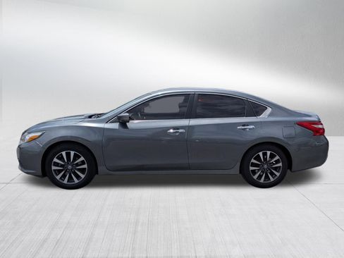 Used 2017 Nissan Altima 2.5 SV FWD image 2