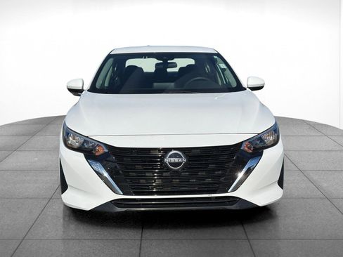 Used 2024 Nissan Sentra SV image 2