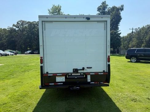 Used 2022 Ford E-350 and Econoline 350 Super Duty RWD image 4