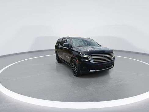 Used 2023 Chevrolet Suburban High Country w/ Advanced Technology Package AWD/4WD image 2