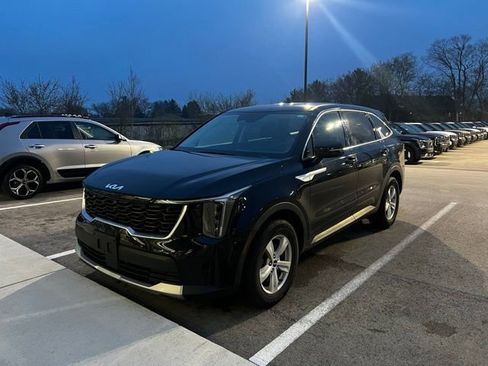 Certified 2025 Kia Sorento LX FWD image 2