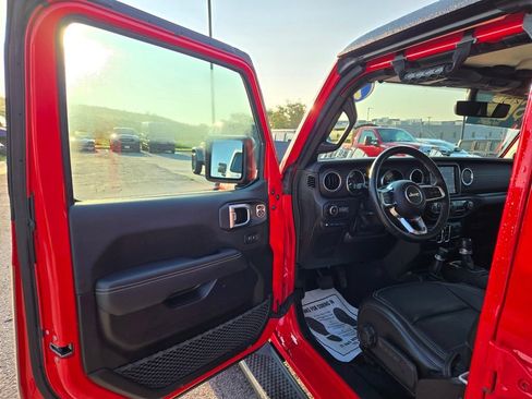 Used 2022 Jeep Wrangler Unlimited Sahara w/ Cold Weather Group AWD/4WD image 12