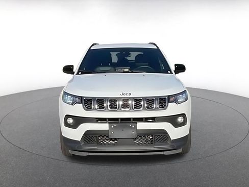 Used 2025 Jeep Compass Latitude image 4