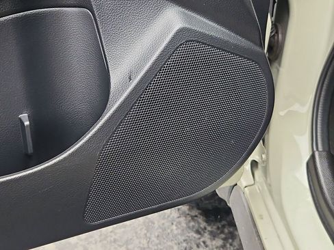 Used 2015 Subaru Crosstrek 2.0i Premium image 12