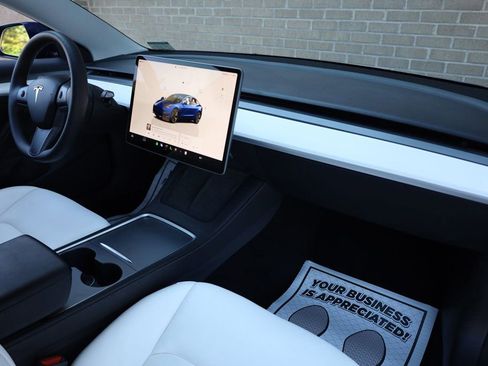 Used 2023 Tesla Model 3 Standard Range image 29