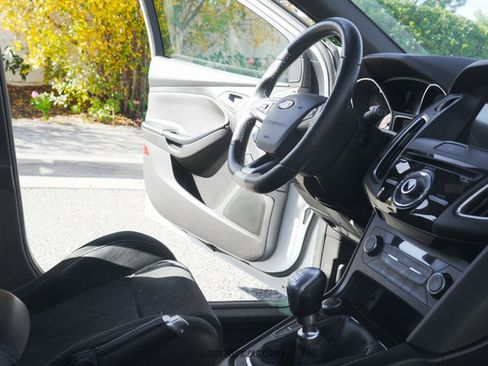 Used 2016 Ford Focus RS image 46