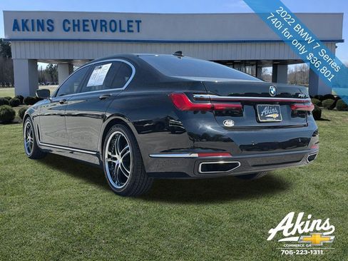Used 2022 BMW 740i w/ Premium Package RWD image 10