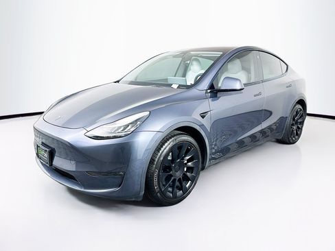 Used 2022 Tesla Model Y Long Range AWD/4WD image 3