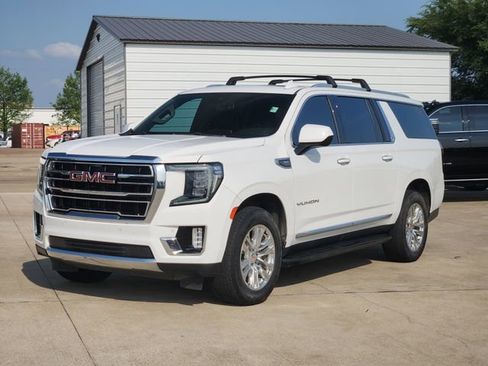 Used 2023 GMC Yukon XL SLT AWD/4WD image 3