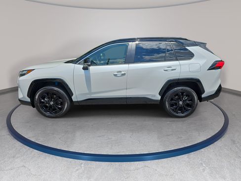 Used 2025 Toyota RAV4 XSE AWD/4WD image 8