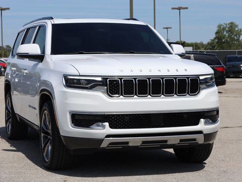 Used 2022 Jeep Wagoneer Series III w/ Premium Group I image 4