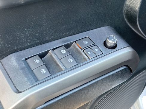 Used 2017 Toyota Tacoma SR5 image 12