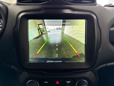 Used 2023 Jeep Renegade Trailhawk AWD/4WD image 26
