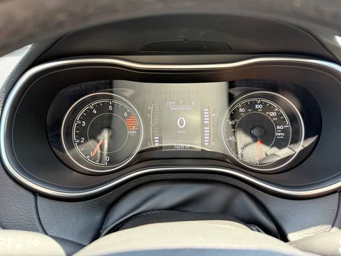 Used 2019 Jeep Cherokee Latitude Plus AWD/4WD image 29