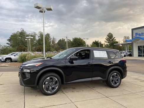 Used 2024 Nissan Rogue SV image 5
