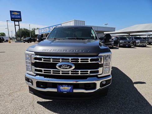 Used 2025 Ford F250 XLT AWD/4WD image 3