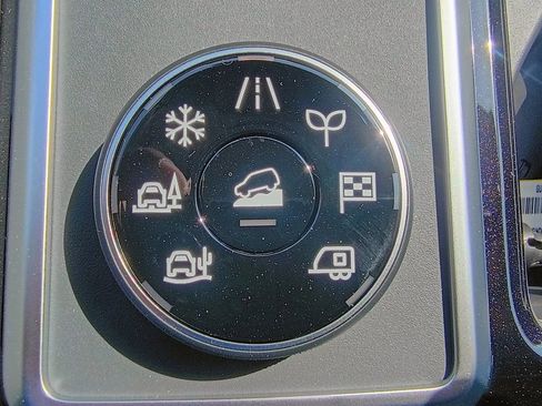 New 2026 Nissan Pathfinder SV image 21