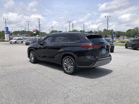 Used 2022 Toyota Highlander Platinum AWD/4WD image 6