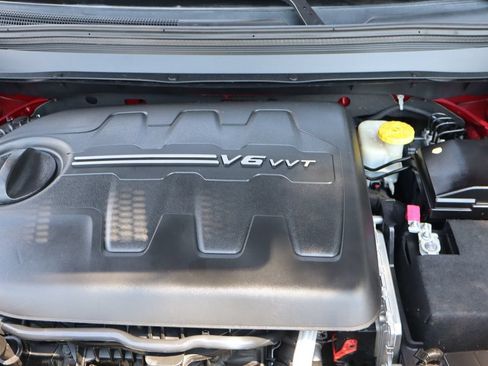 Used 2017 Jeep Cherokee Trailhawk AWD/4WD image 40