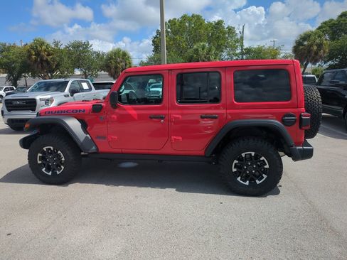 Used 2025 Jeep Wrangler Unlimited Rubicon 4xe w/ Convenience Group AWD/4WD image 9