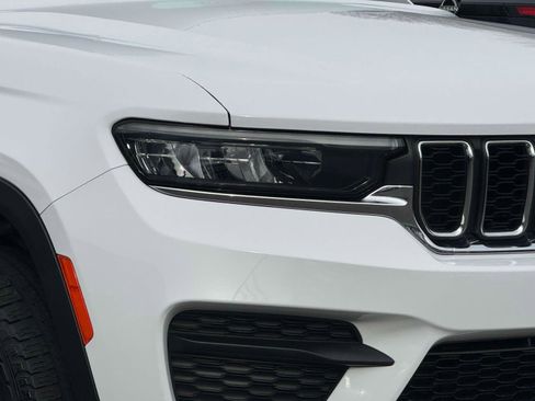 Used 2023 Jeep Grand Cherokee Laredo w/ Luxury Tech Group I image 7