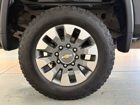 Used 2024 Chevrolet Silverado 2500 Custom w/ Custom Value Package image 10