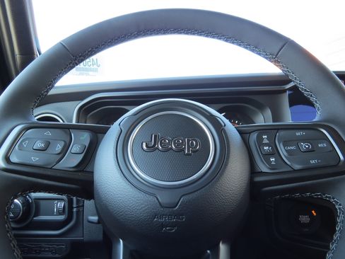 New 2025 Jeep Gladiator Rubicon image 24