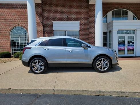 Used 2025 Cadillac XT5 Premium Luxury image 4